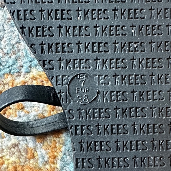 Tkees Gemma Sandal in Sable - Picture 9 of 9